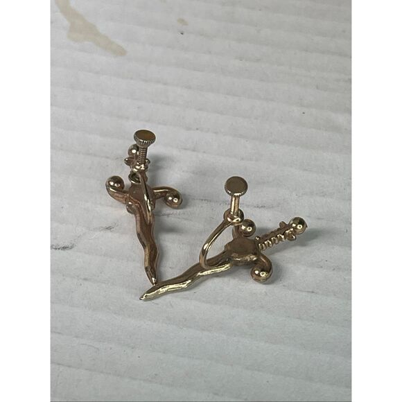 Vintage fierce screwback dagger style punk earrings. - Picture 6 of 9